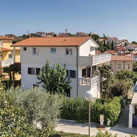 Apartment With A Parking Space Pjescana Uvala, - 14564